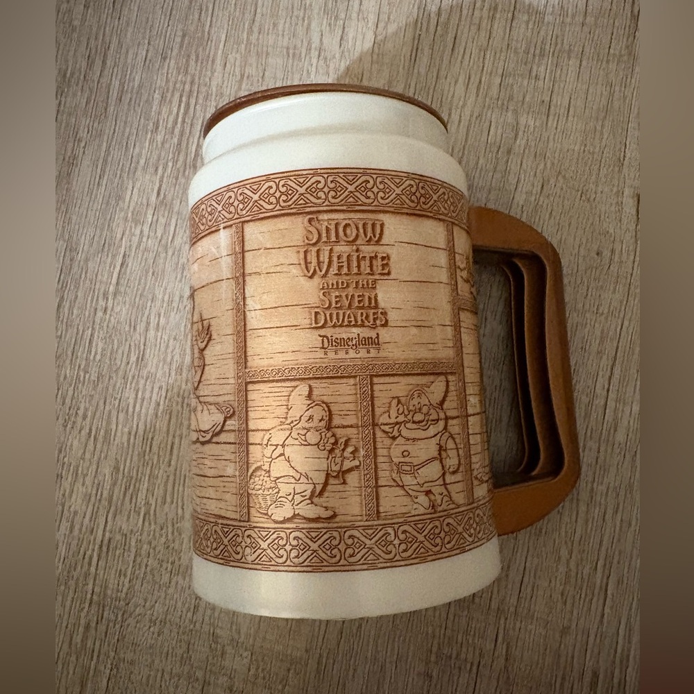 Disneyland Snow White and the Seven Dwarfs Vintage Plastic Travel Mug